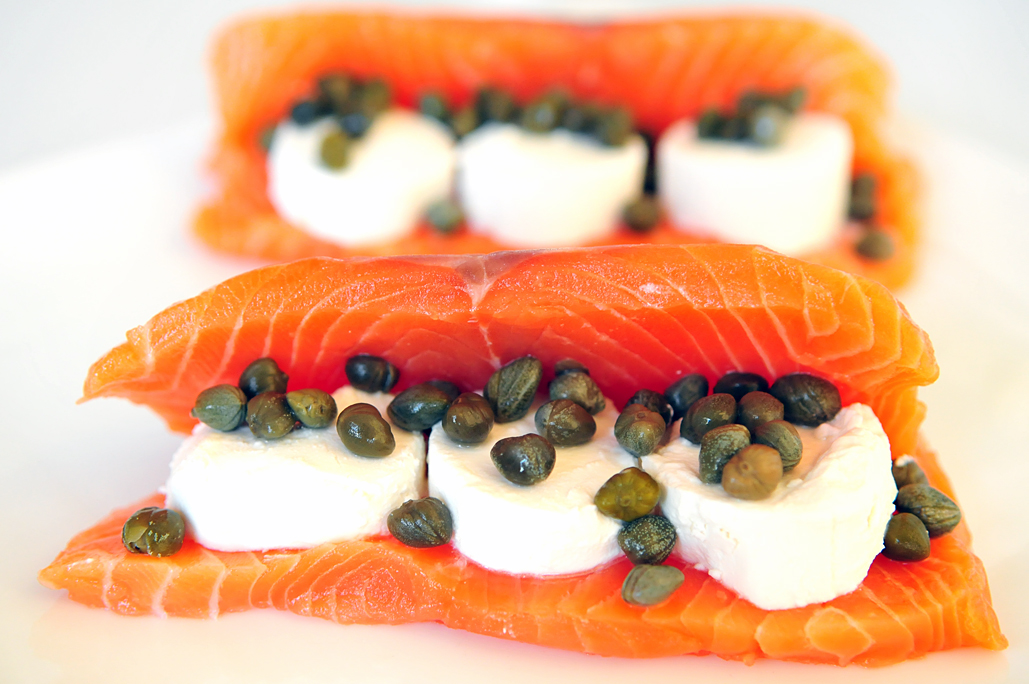Zalm uit de oven met spek en geitenkaas