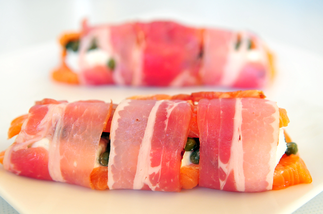 Zalm uit de oven met spek en geitenkaas