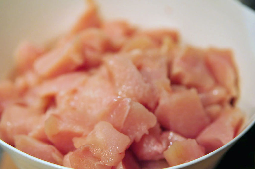 Kip met mango en cashewnoten