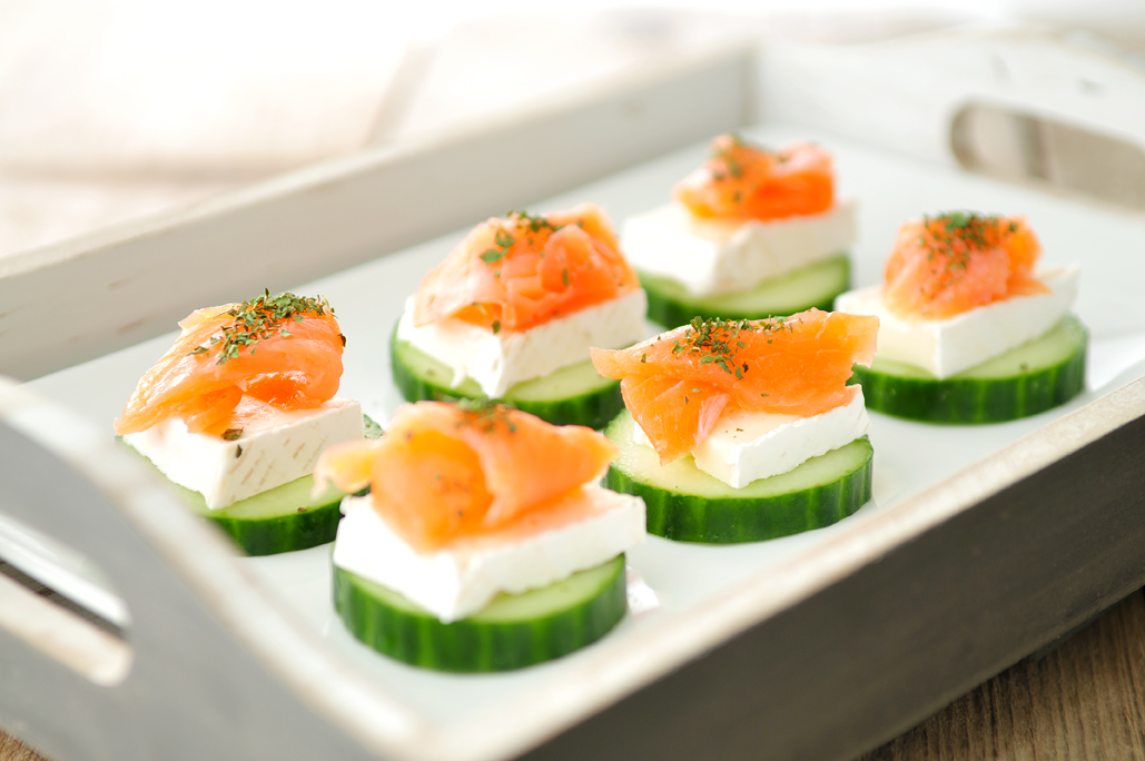 Beste Gezonde snack - toastjes van komkommer brie en zalm-Voedzaam & Snel CN-94