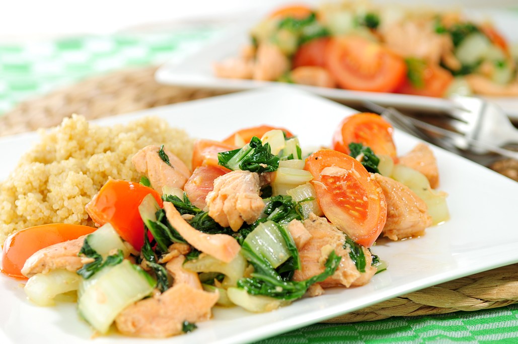 gemarineerde zalm met paksoi en quinoa