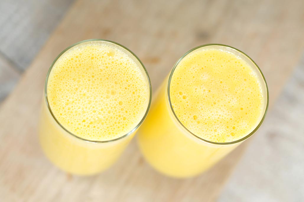 Mango smoothie van amandelmelk