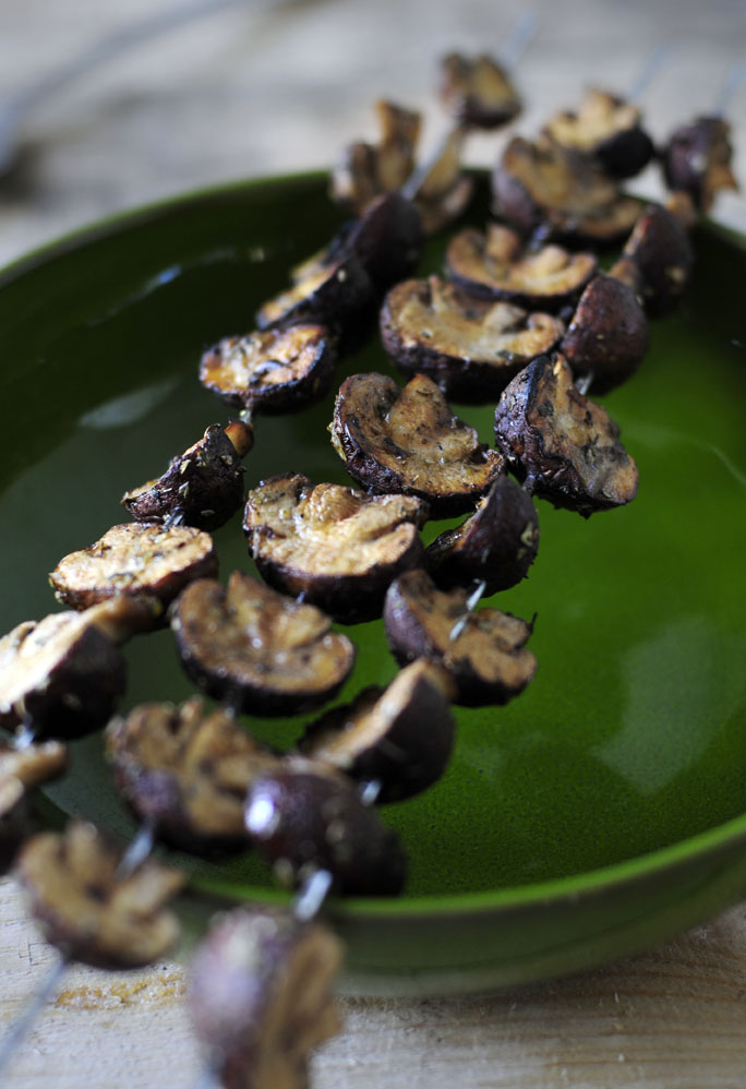 Spiezen van kastanjechampignons