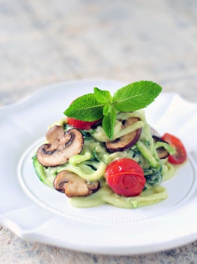 Pasta van courgette met champignons