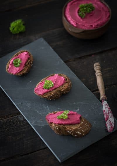 Hummus met rode biet
