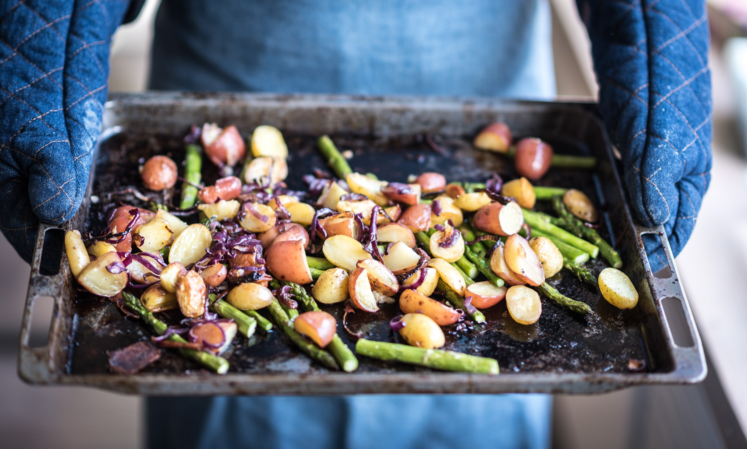 krieltjes uit de oven met asperges en rode ui