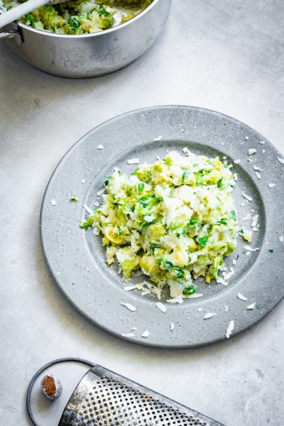 knolselderij stamppot met spruiten en parmezaanse kaas