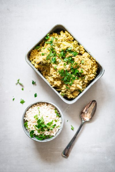 dahl met rode linzen en broccoli