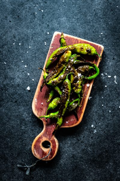 gegrilde groene pepertjes