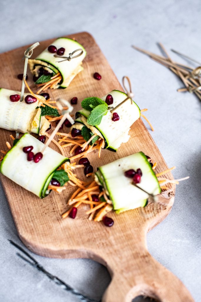 courgette rolletjes met hummus en munt | vegan party snack