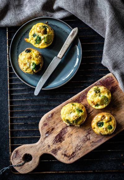 ei muffins met spruiten en feta