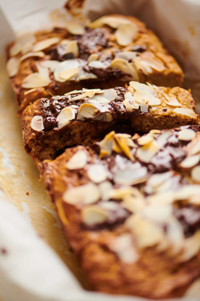 speculaascake van amandelmeel met chocolade