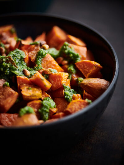 zoete aardappel uit de oven met verse pesto
